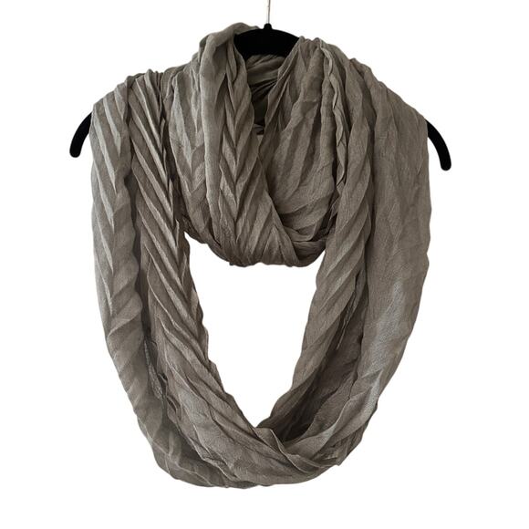 🍷Nordstrom Rack grey chevron textured infinity circle scarf - Picture 1 of 4